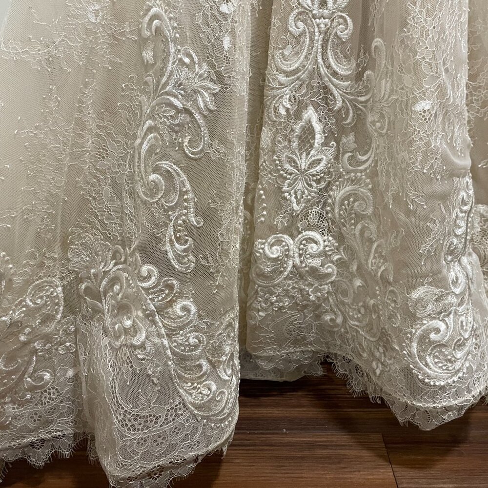Allure Bridal Gown Style 9501 - Picture 5 of 14